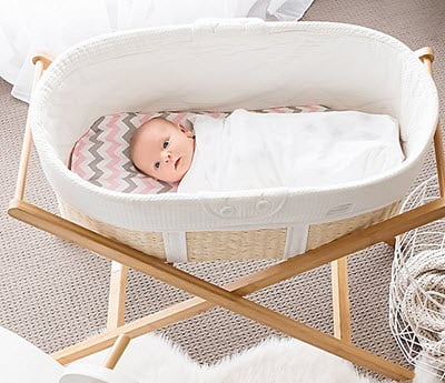 getting baby to sleep in bassinet