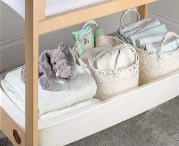 storage under neath of the bassinet