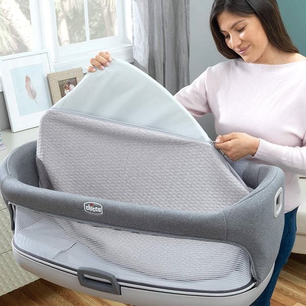 Easy to clean Chicco Close to You 3-in-1 Bedside Bassinet