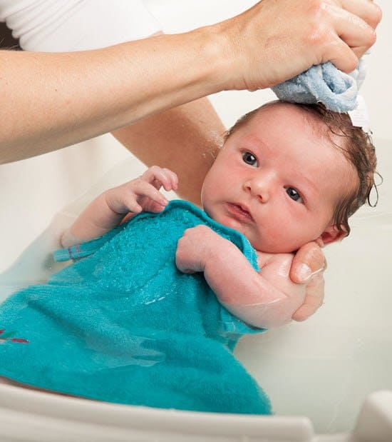 give bath to newborn baby